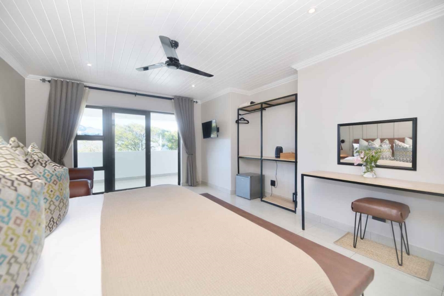 9 Bedroom Property for Sale in Westcliff Western Cape